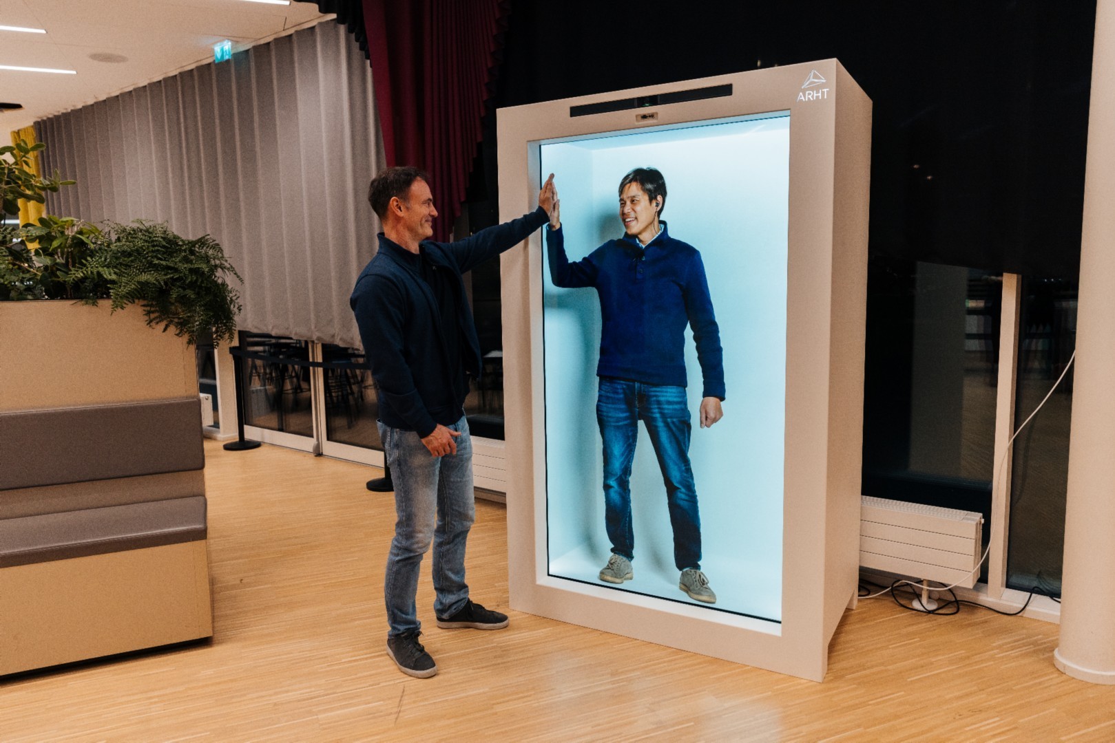 Khả năng tương tác và cá nhân hóa của Holobox